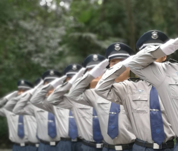 物業(yè)保安是物業(yè)管理中維護(hù)小區(qū)、商業(yè)綜合體、寫(xiě)字樓等場(chǎng)所公共安全和秩序的重要力量