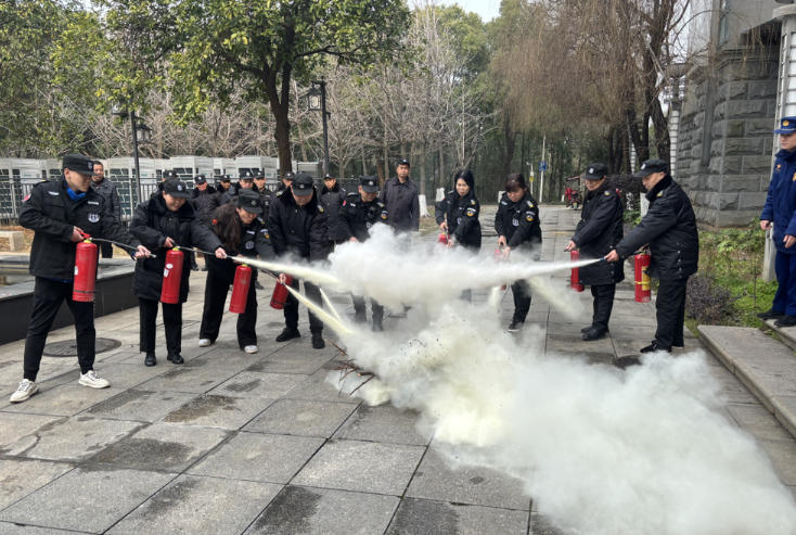 技防人防雙驅(qū) 戎安保安筑牢安全屏障